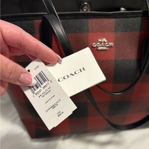 🎁🎄🎅🏻NWT Coach Red and Black Plaid Tote Bag